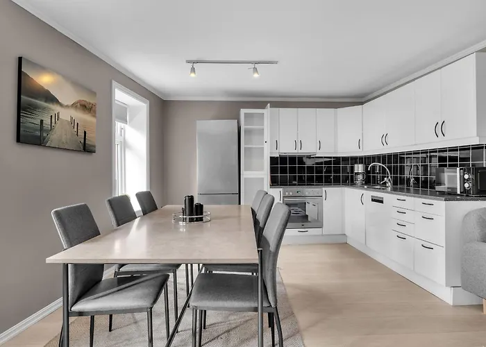 Northstay - The Urban Cityscape, & Modern, Sleeps 5 Apartmán Tromsø
