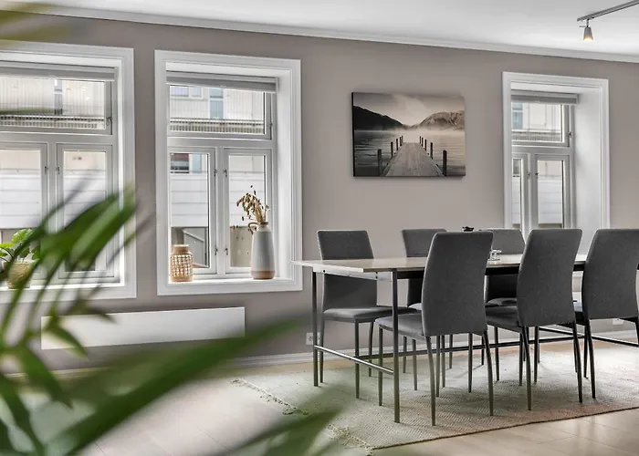 Northstay - The Urban Cityscape, & Modern, Sleeps 5 Tromsø