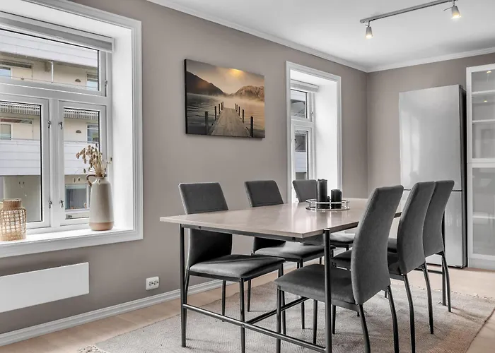 Northstay - The Urban Cityscape, & Modern, Sleeps 5