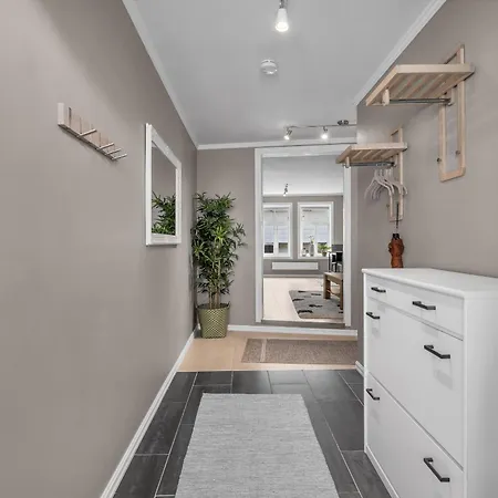 Northstay - The Urban Cityscape, & Modern, Sleeps 5